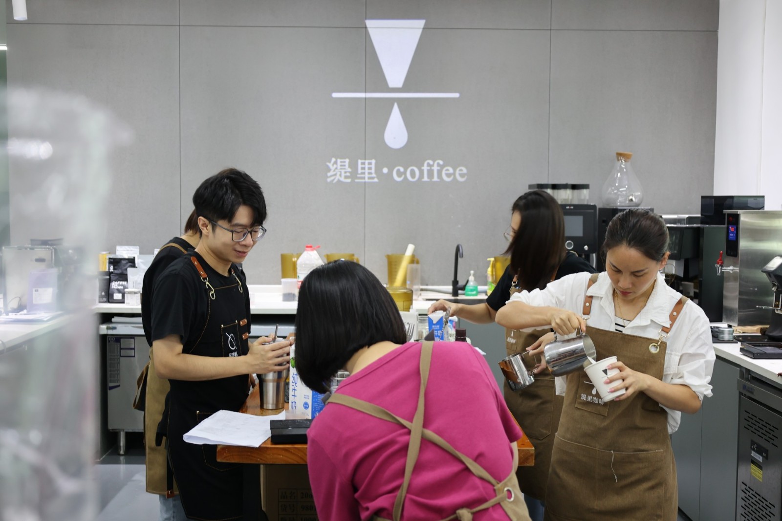 广州开咖啡馆 https://img2.danews.cc/upload/image/jpeg/20230913/d050dda0531eaf80e2aa77cfdb2035f8.jpg